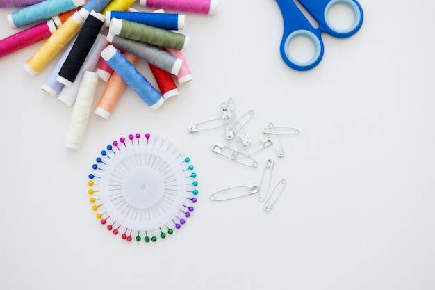 Kilka zestawów do haftu