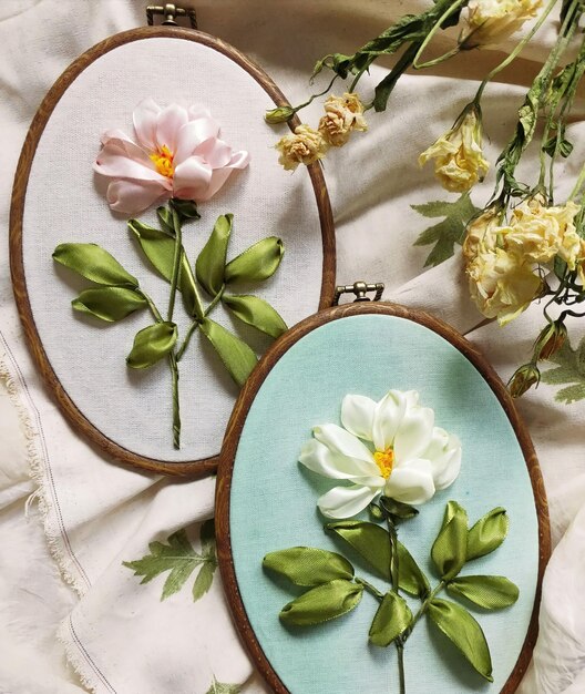 Dwa zakończone hafty